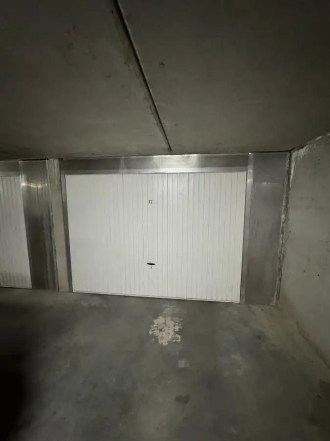 Uitzonderlijk ruime garagebox nabij centrum De Haan foto 3