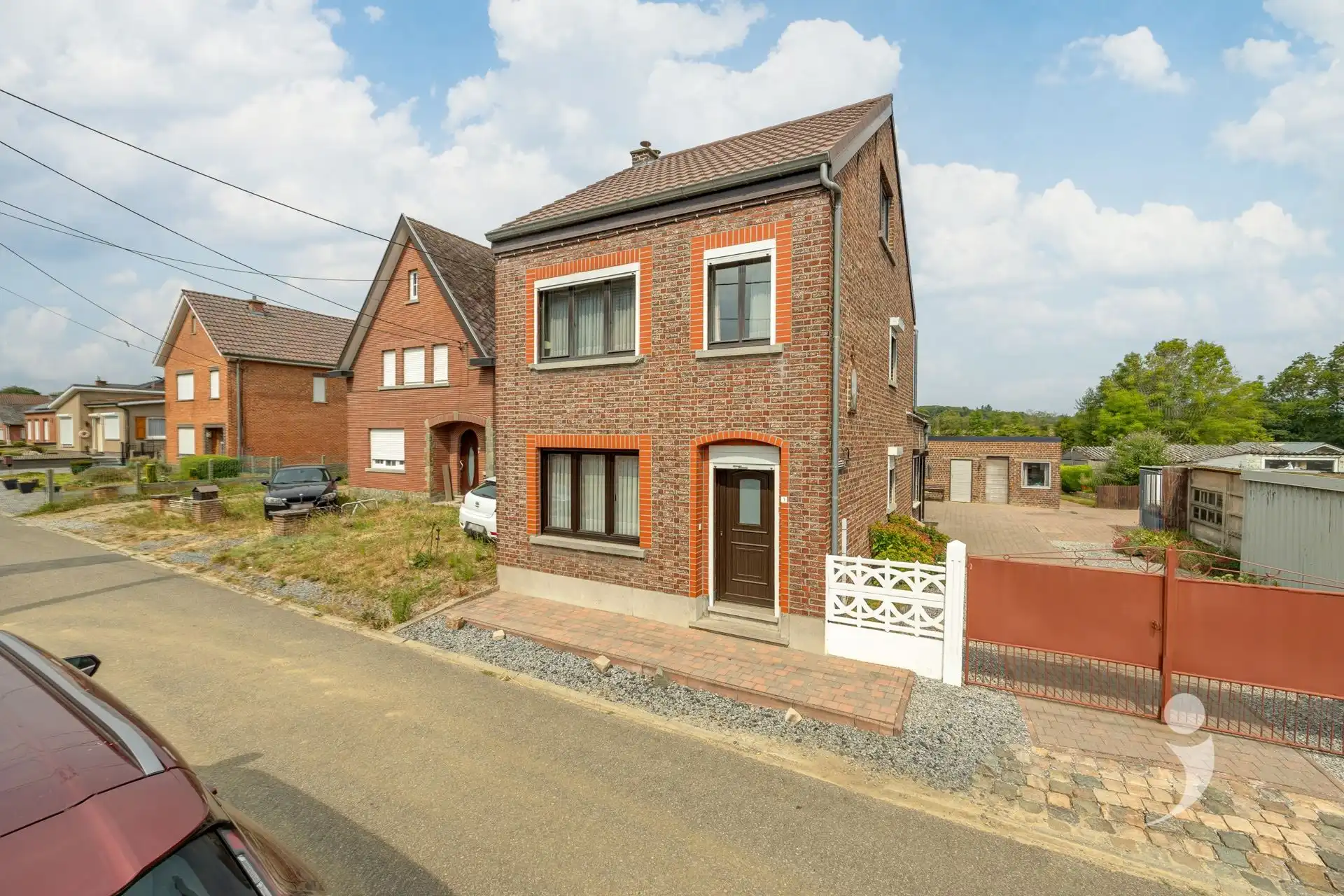 Te renoveren woning met vier slaapkamers!  foto 33