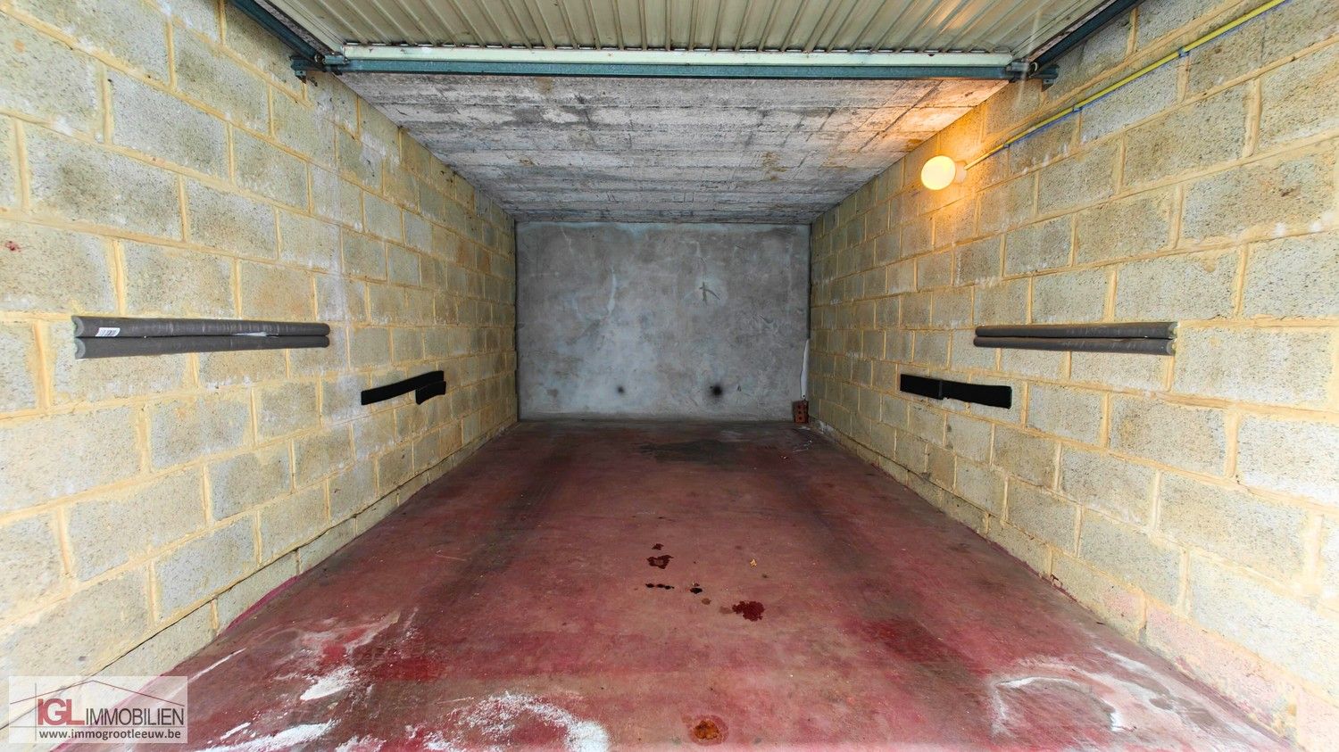 Garagebox te koop in Sint-Pieters-Leeuw foto 2