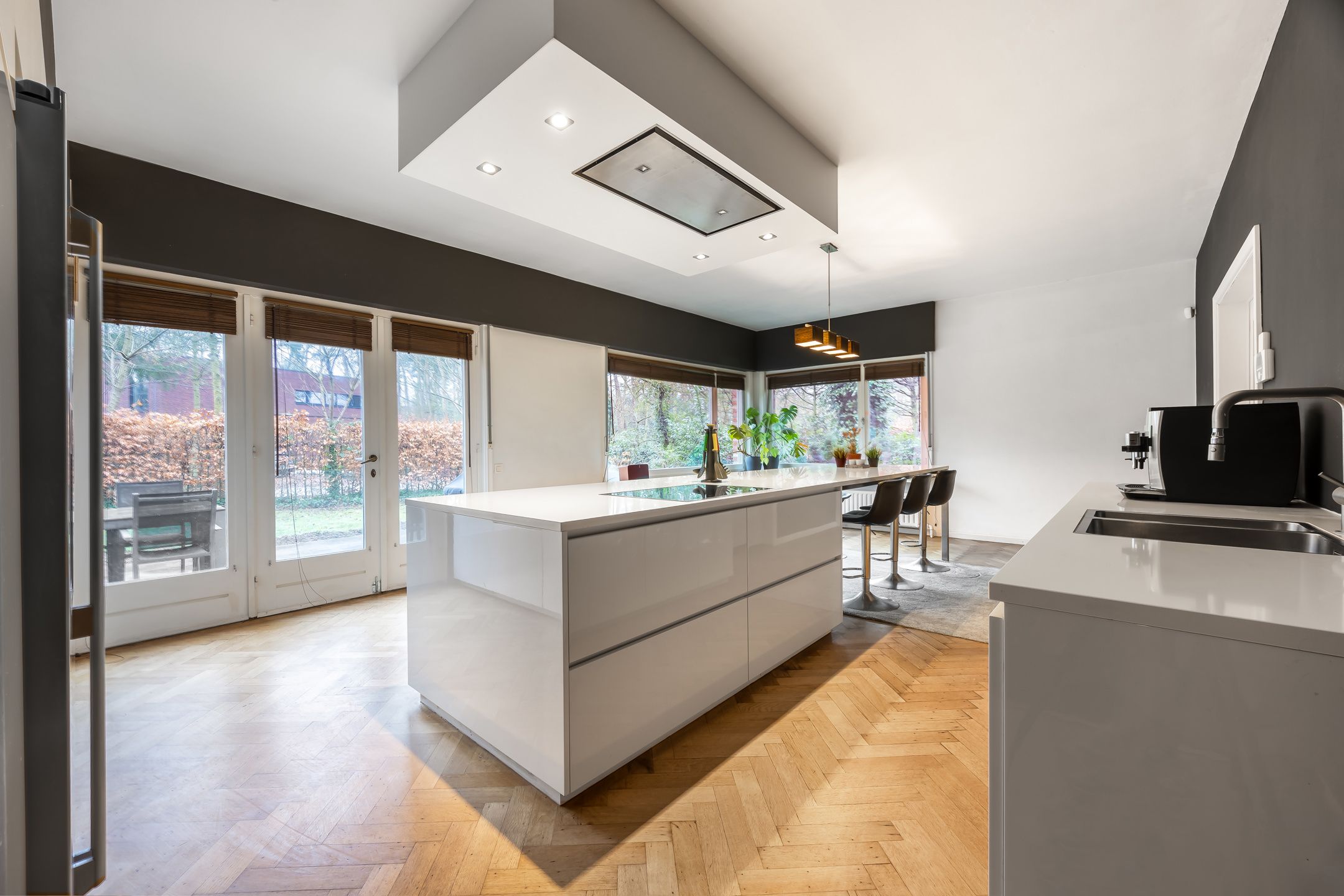 Ruime villa met bijgebouw in residentiële wijk foto 7