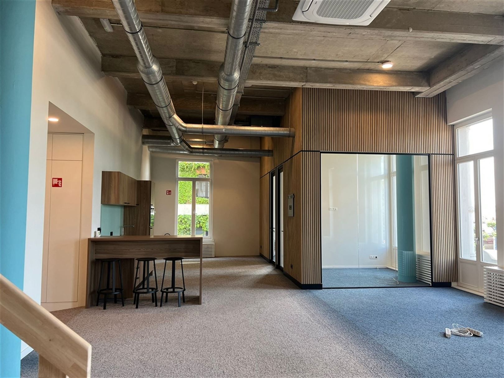 Instapklaar kantoor van 370 m² langs de kaaien met zicht op de Schelde foto 5