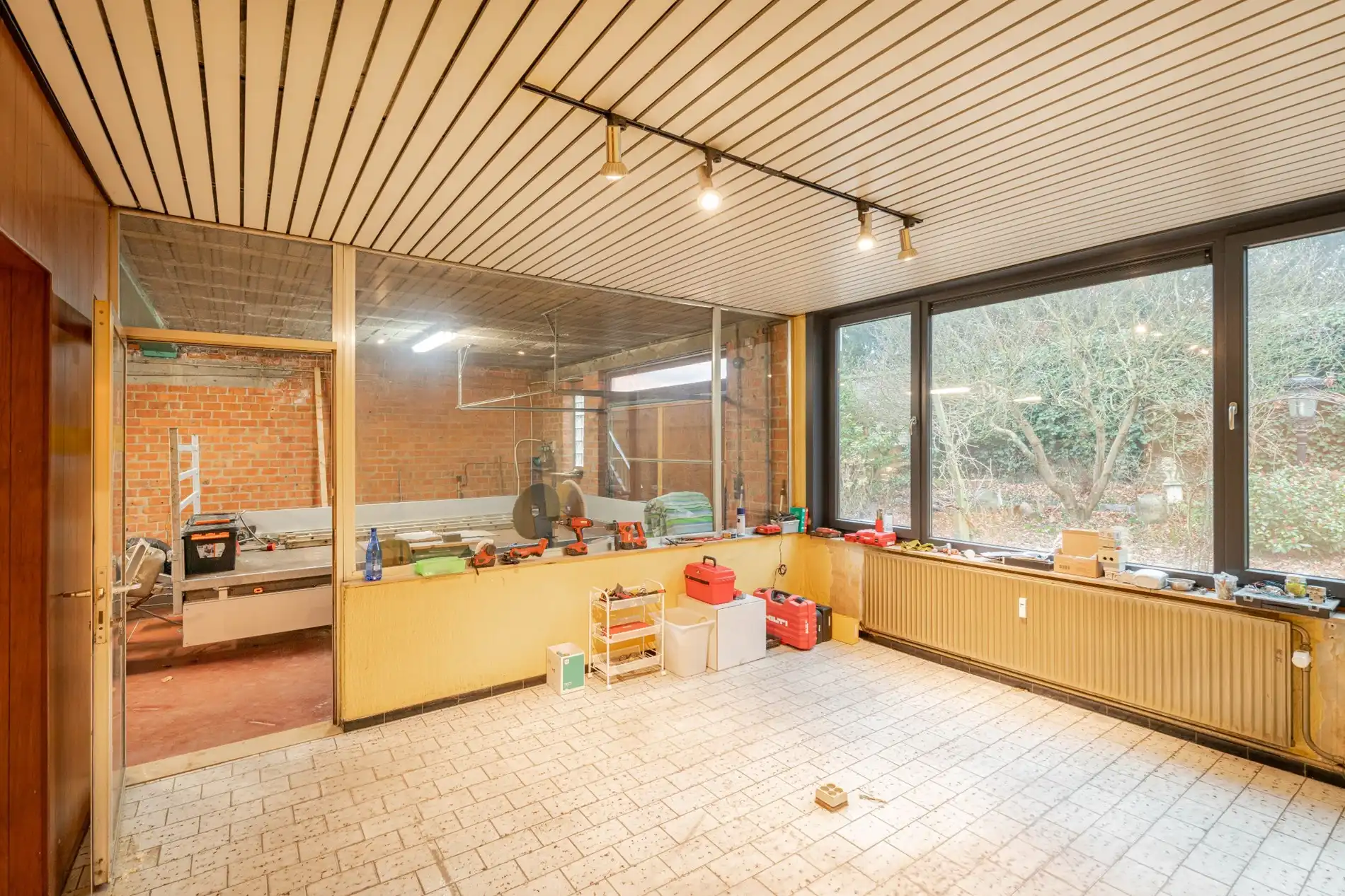 Ruime hangaar op toplocatie! foto 2