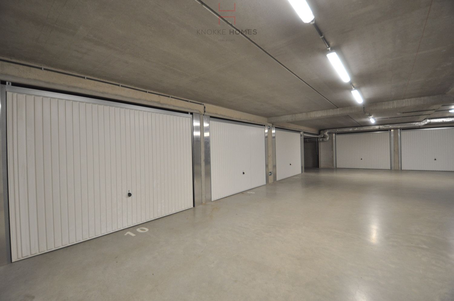 Ruime garagebox vlakbij centrum Knokke foto 4