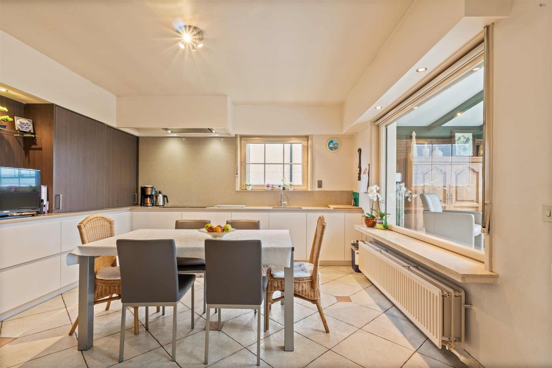 Open bebouwing met uitzicht over weides op 1.034m² grond foto 6