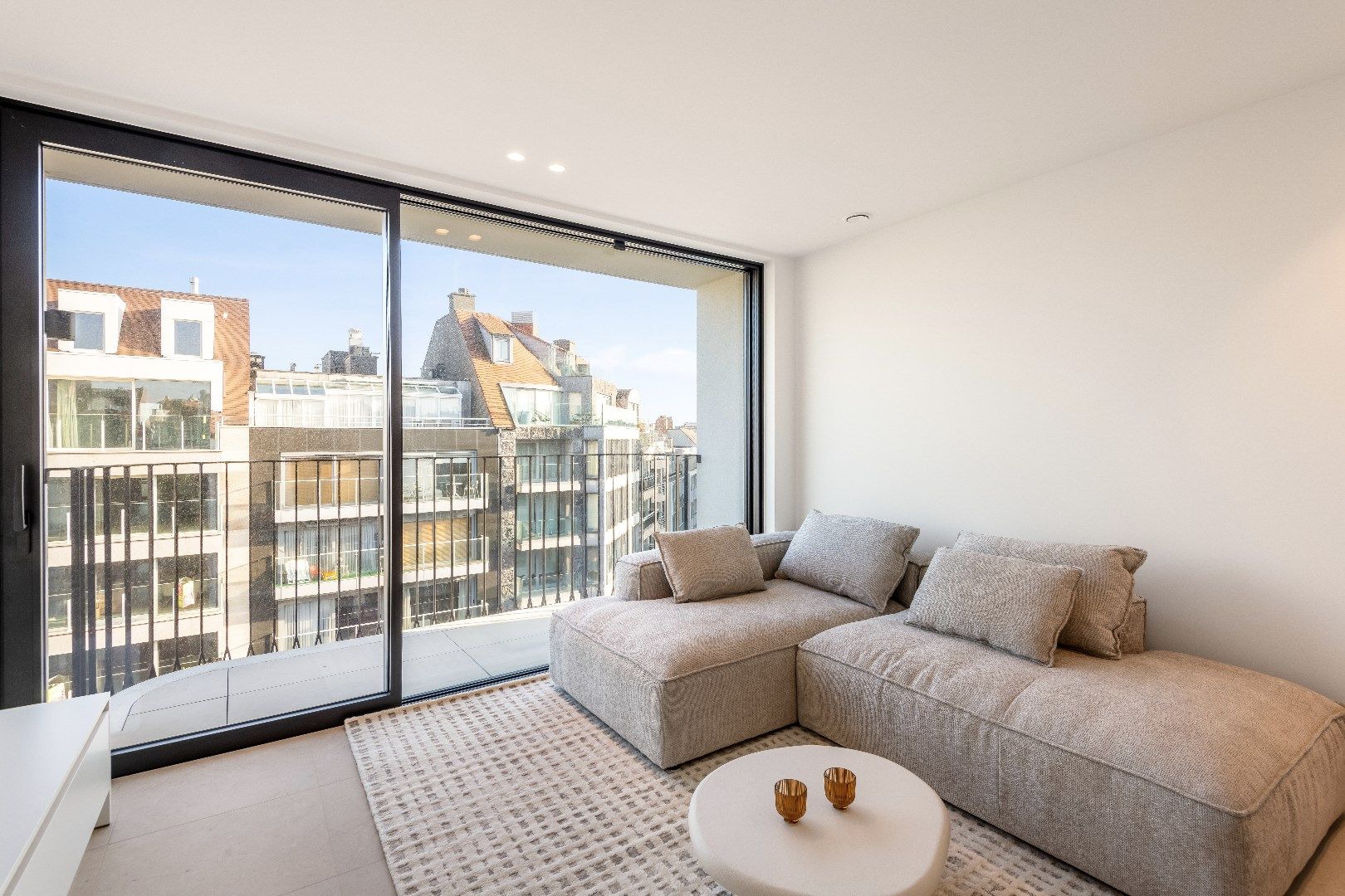 Volledig afgewerkt nieuwbouw app. met open zicht, centraal gelegen te Knokke foto 3