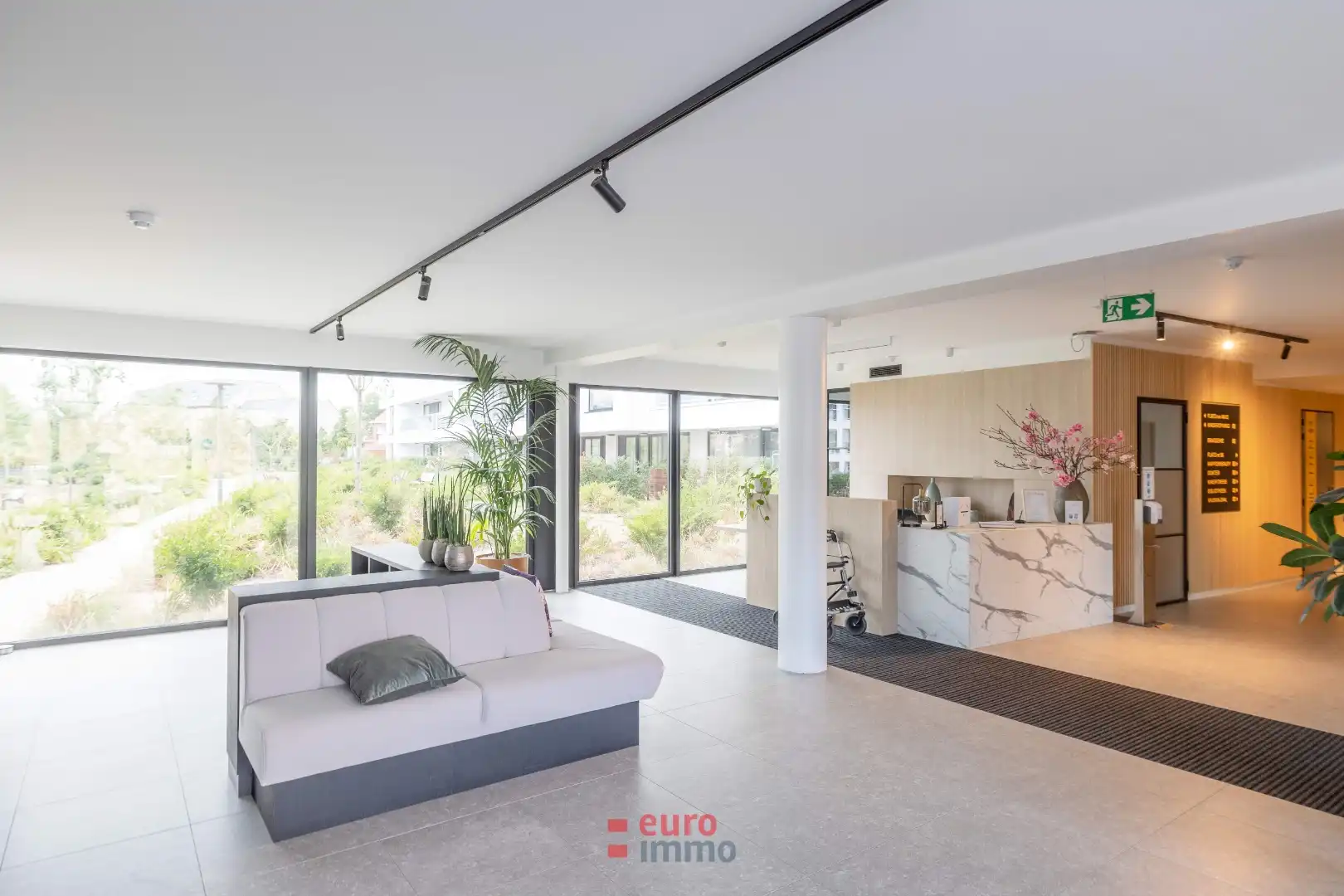 Instapklare assistentiewoning met luxueuze afwerking in Veurne! foto 9