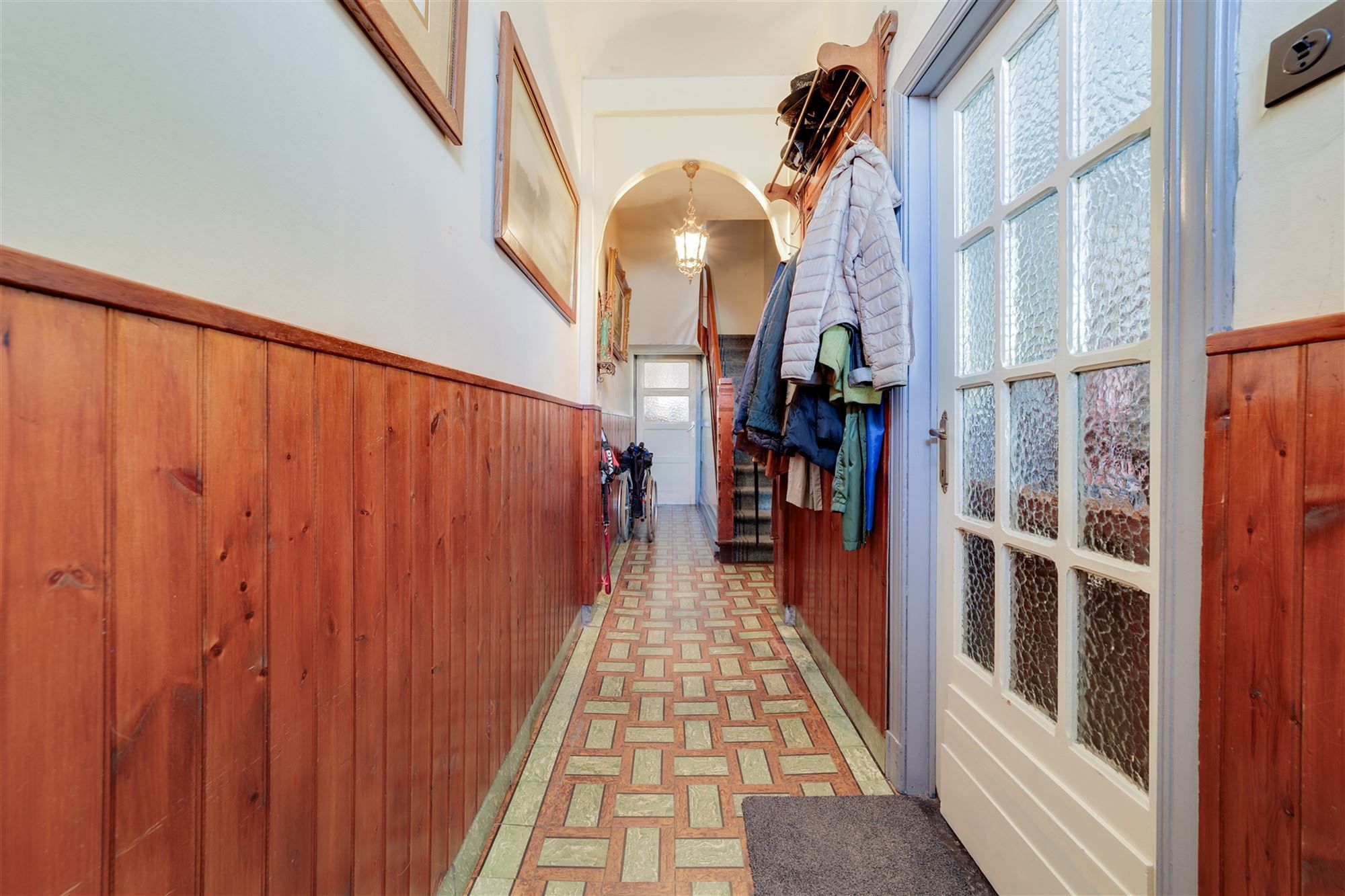 Te renoveren huis met drie slaapkamers en grote tuin foto 2