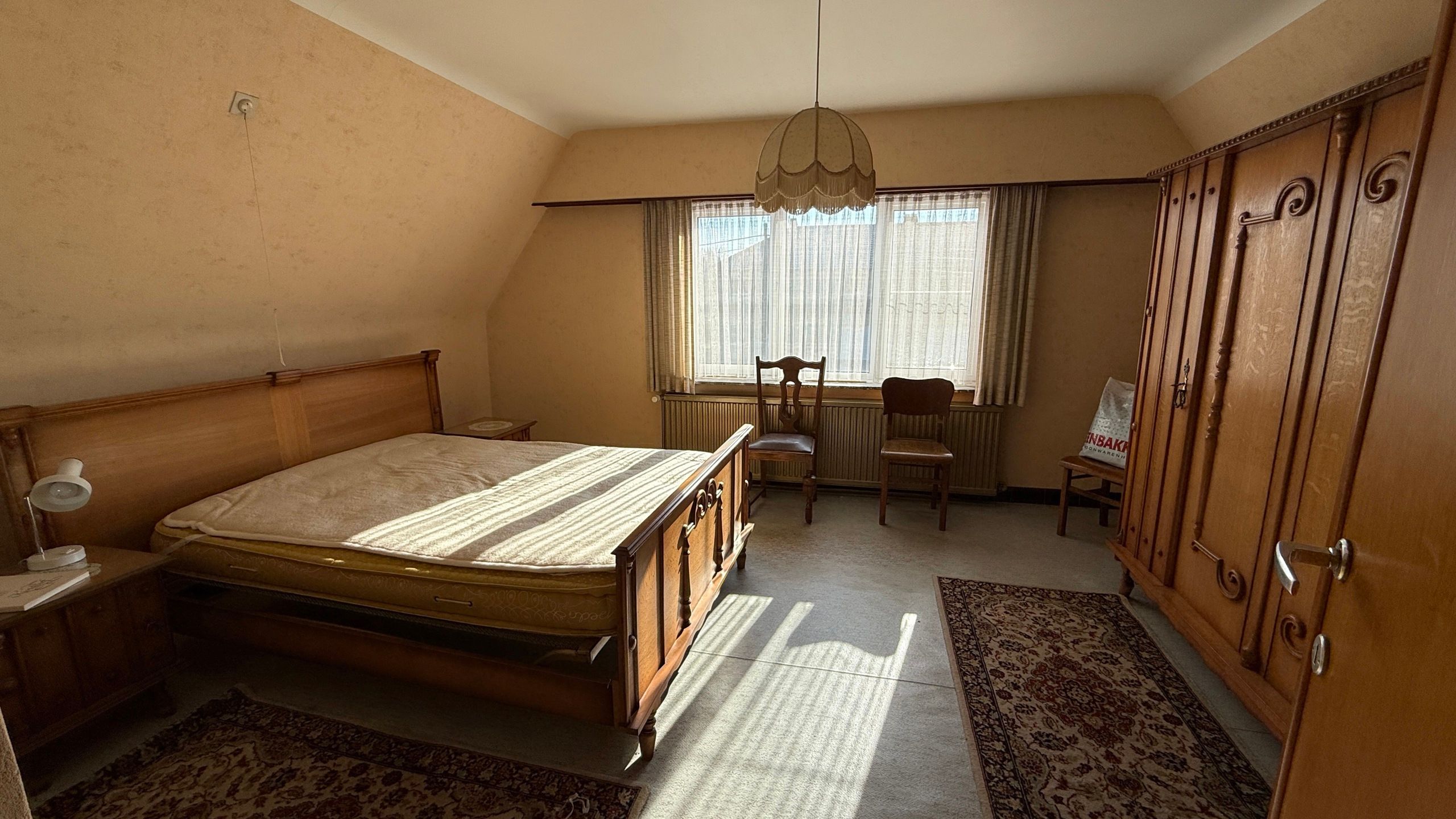 Te renoveren woning met veel potentieel foto 9