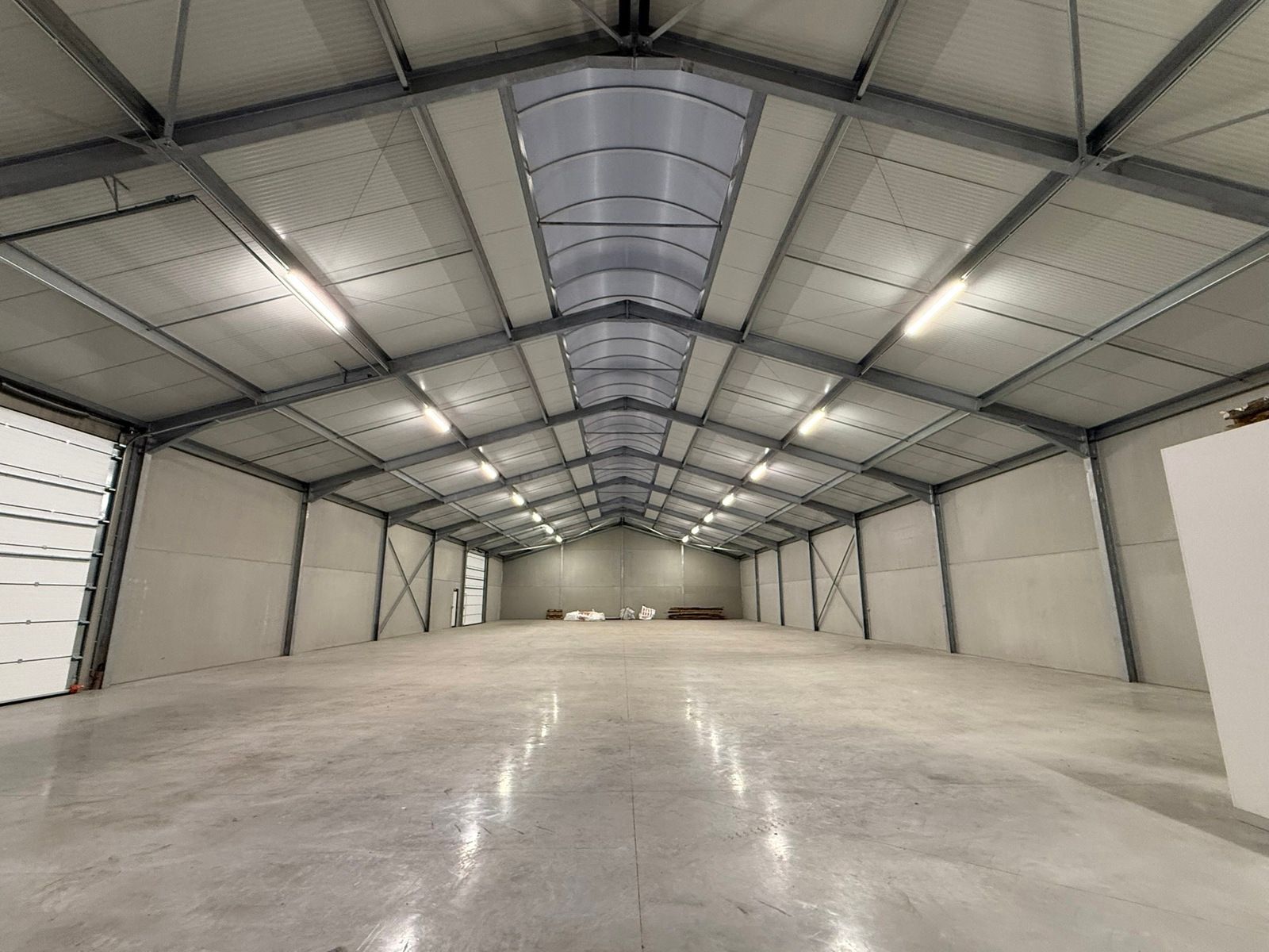 Nieuwe opslagruimte van 940m² te huur in Lichtervelde foto 4