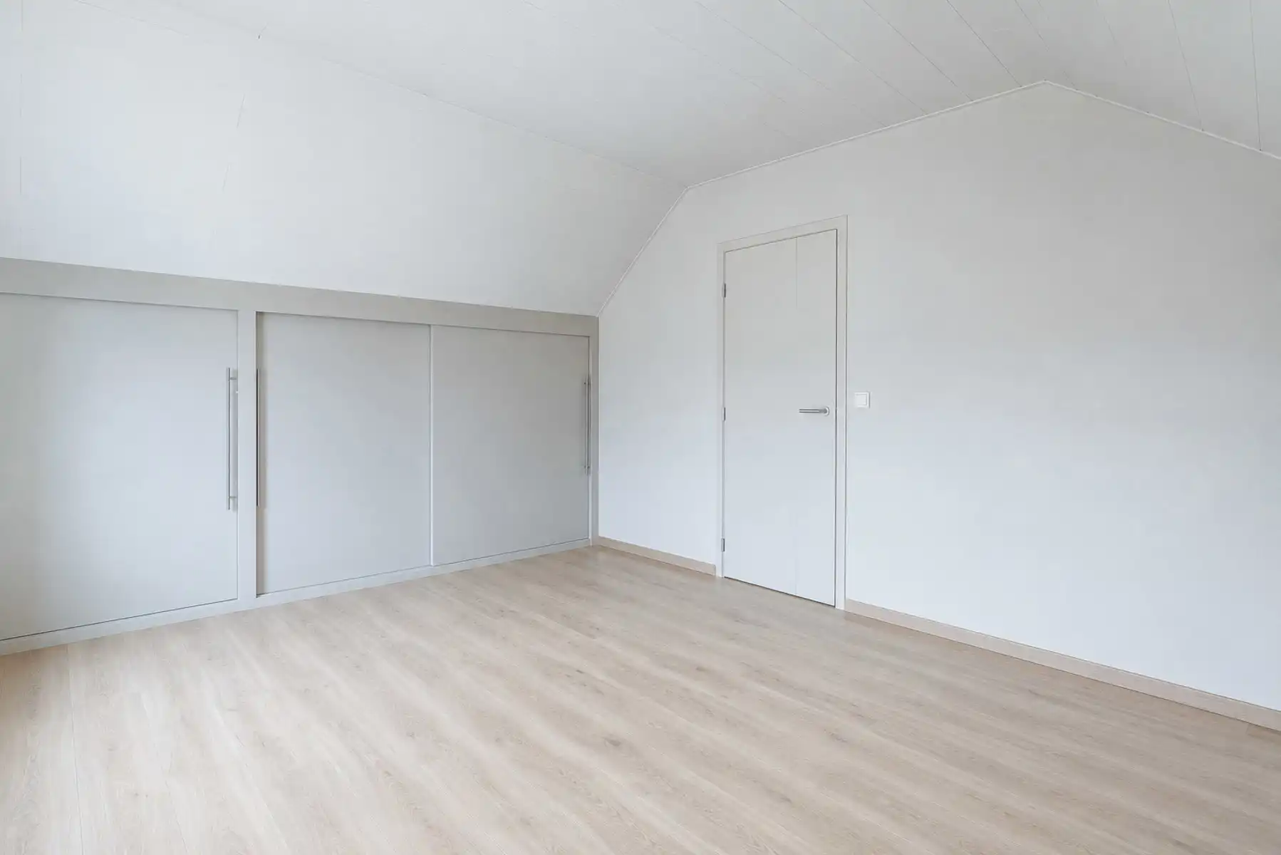ruime woning met 4 slaapkamers op een fraai hoekperceel  foto 23