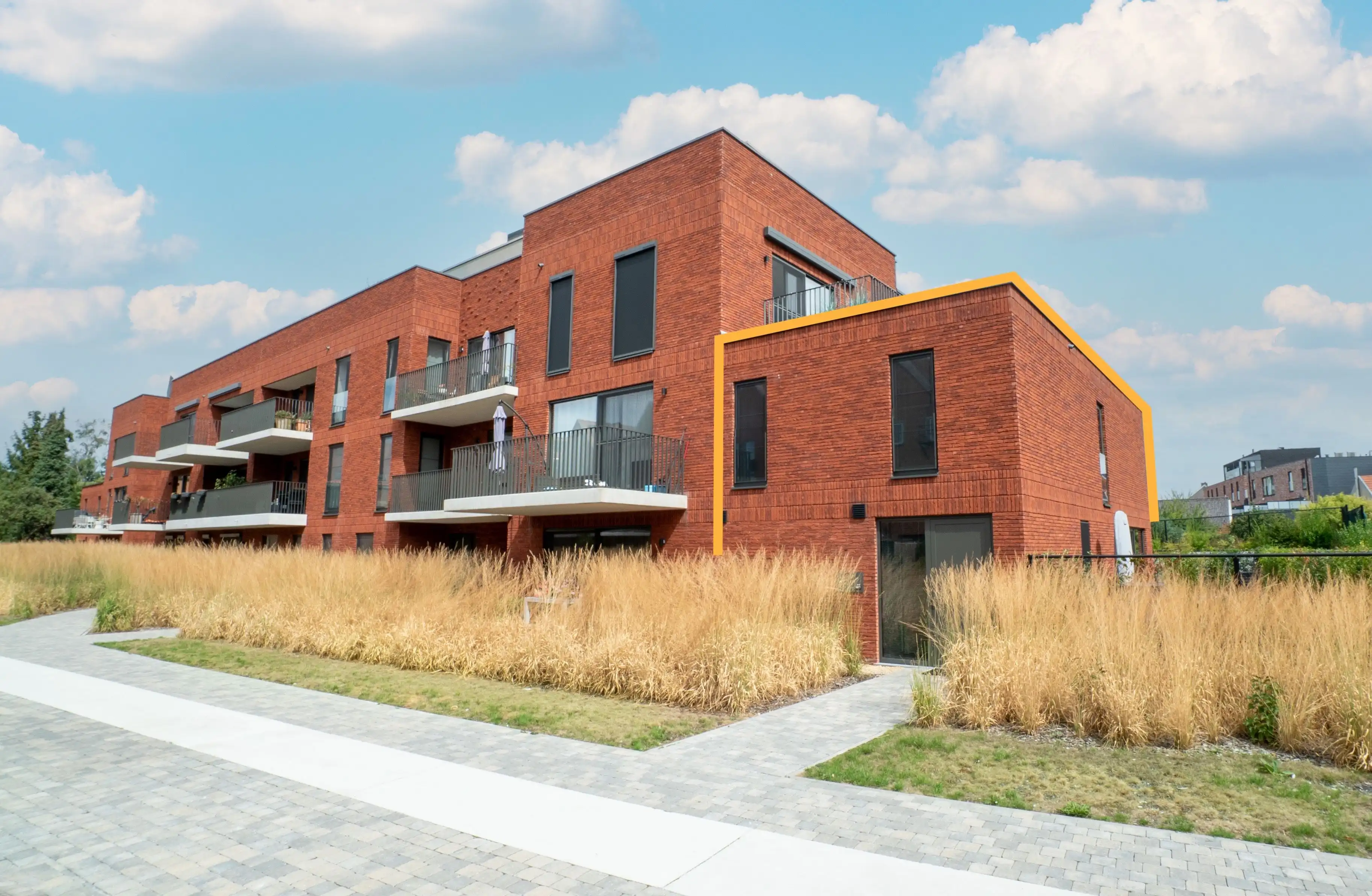 Gelijkvloerse duplex,tuin (E10,geen 21%BTW) registratierechten foto {{pictureIndex}}