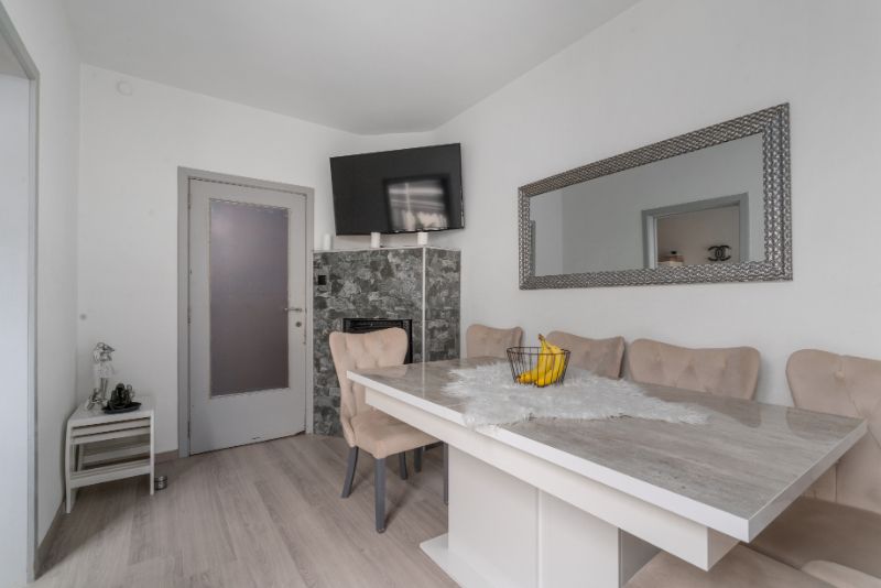 Woning met ruime tuin - dubbele garage achteraan! foto 8