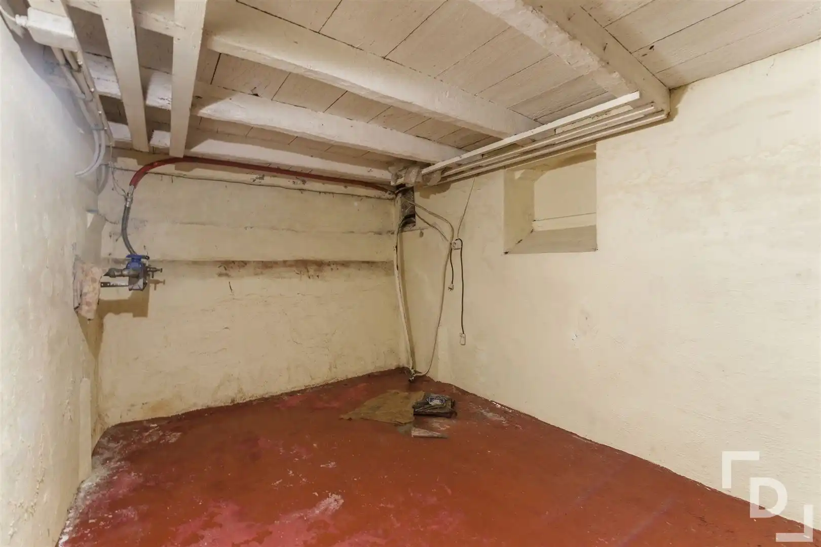 Te renoveren woning met inpandige garage in centrum Watou foto 18