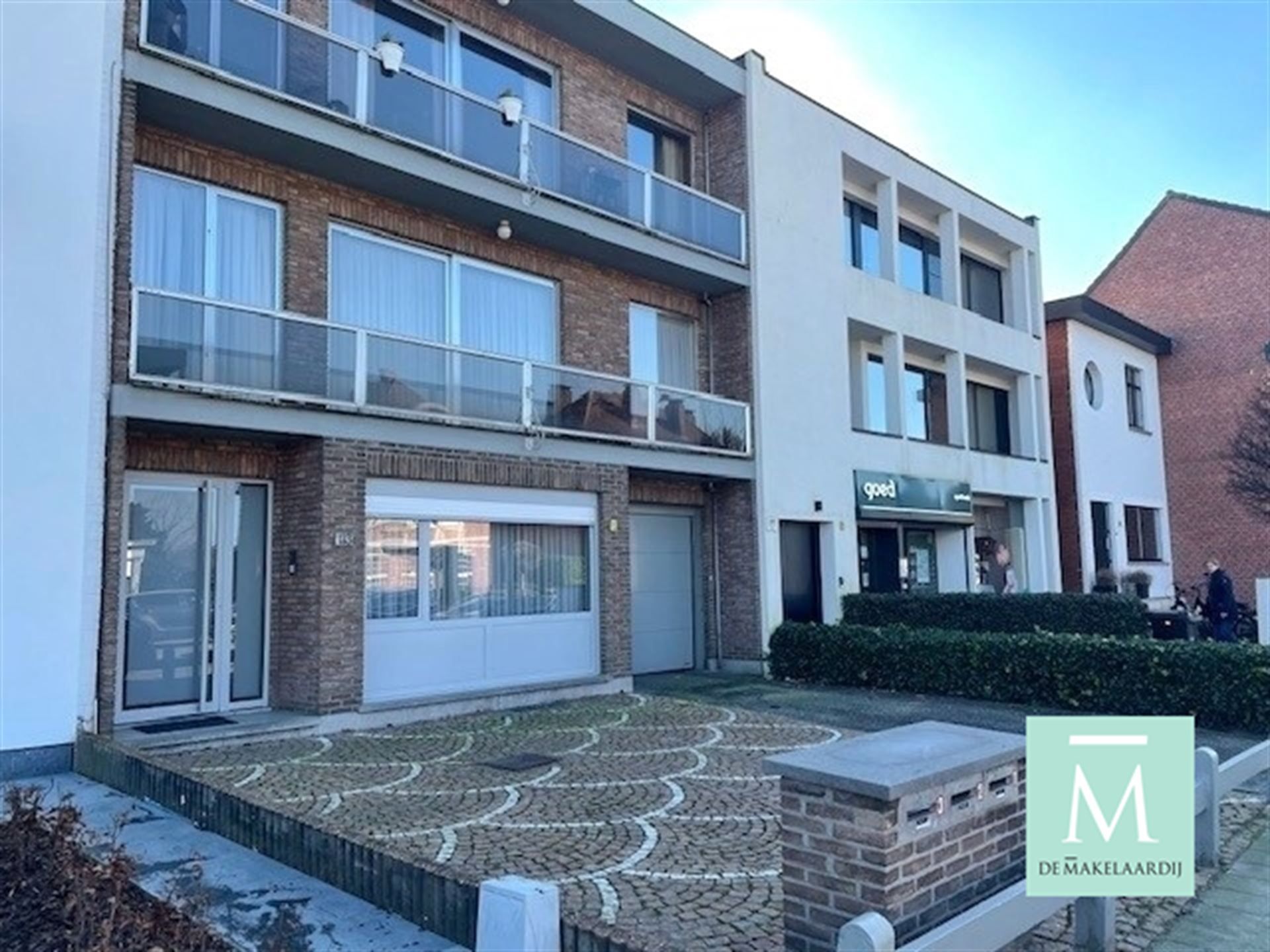 Ruim appartement met 3 slaapkamers, terras en garage! foto 2