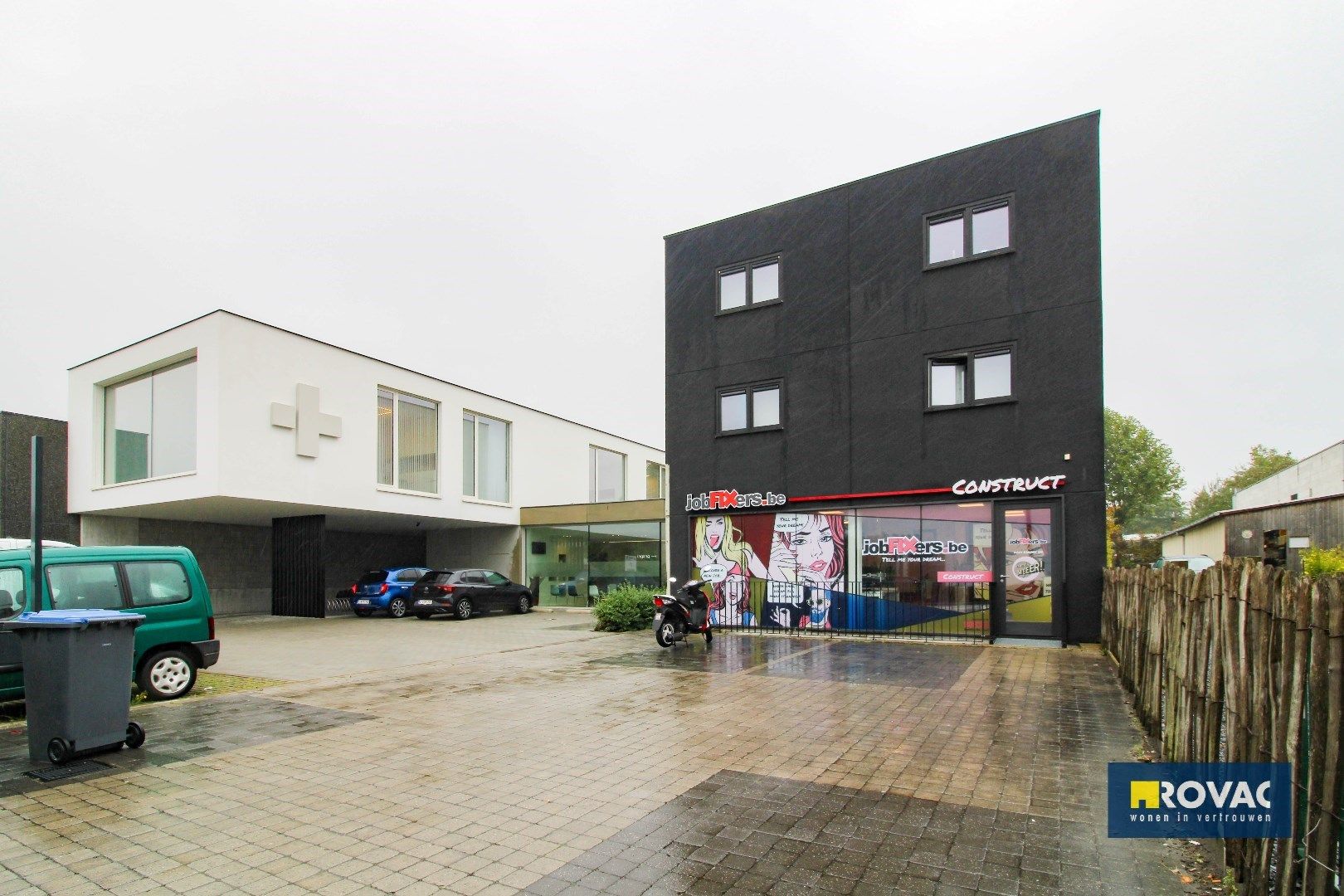 Interessante opbrengsteigendom nabij centrum Roeselare - 8 studio's - 1 handelsruimte - parkeerruimte foto 1