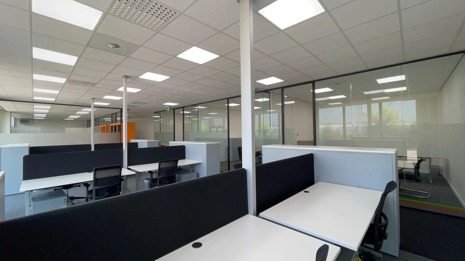 Loods met kantoor te huur nabij E19 in Mechelen foto 12