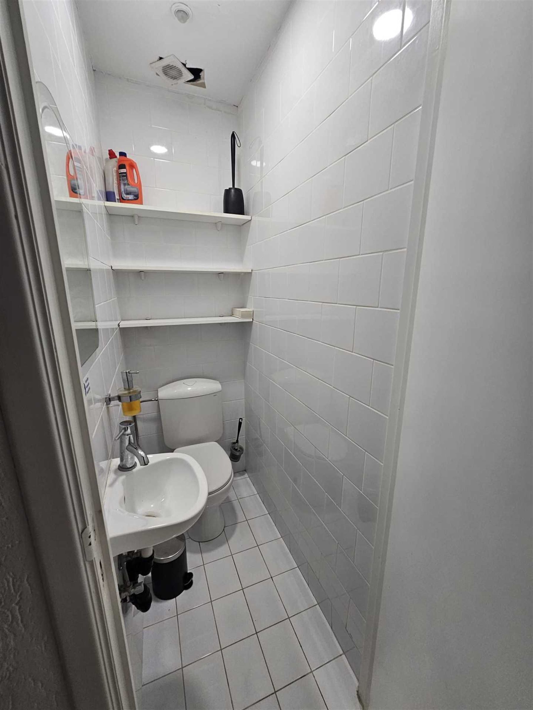 Zeer ruim handelsgelijkvloers op de Gitschotellei! foto 10