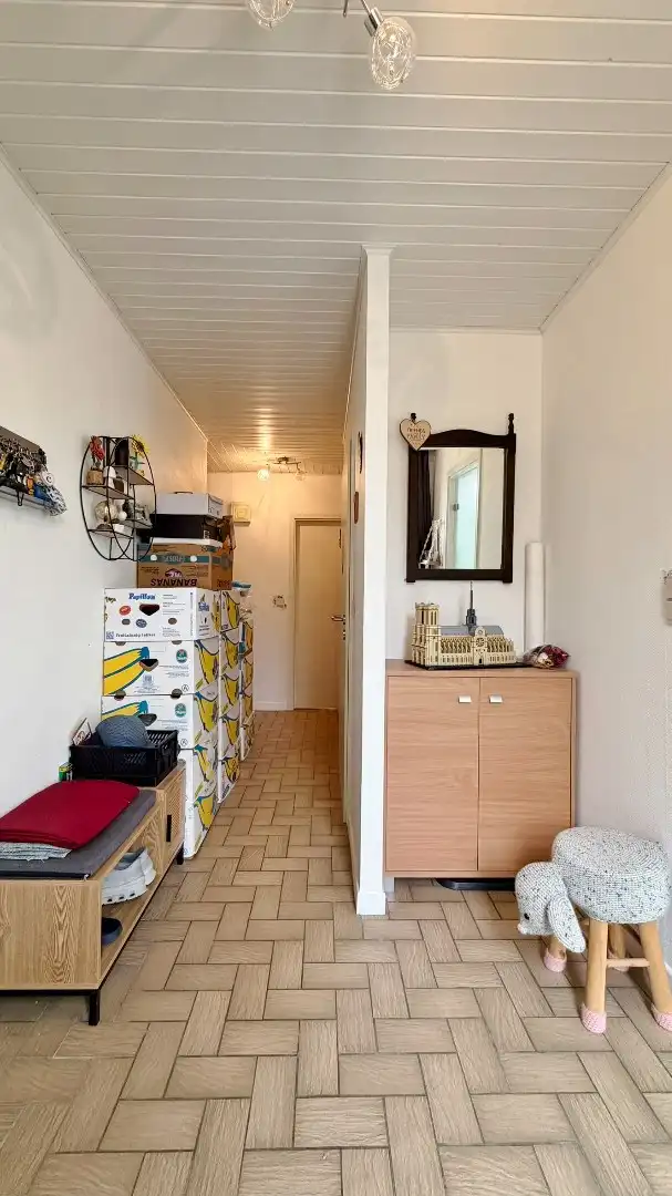 Ruime gelijkvloerse villa met tuin en garage in rustige wijk te Boezinge. foto 2