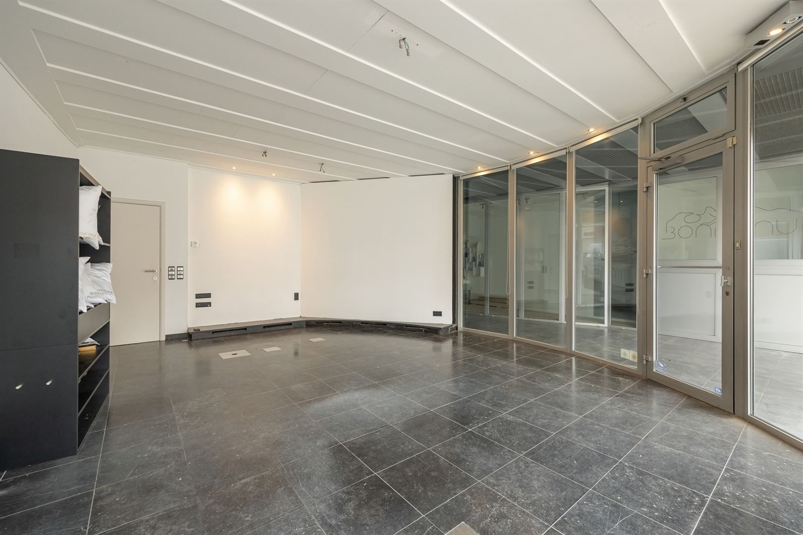Handelshuis met ruime winkel en duplex appartement in dorp 's Gravenwezel foto 12