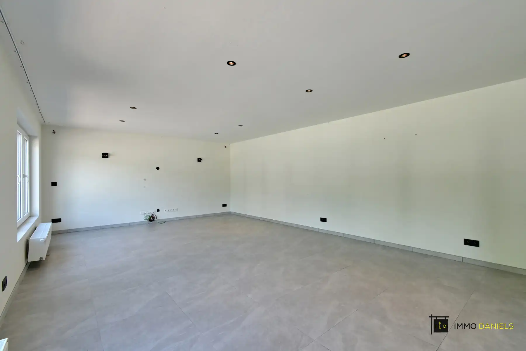 Gunstig gelegen handelspand met instapklare woonst (3slks.) foto 14