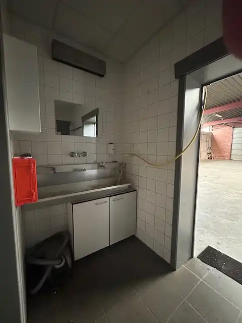 MULTI FUNCTIONEEL BEDRIJFSPAND MET KANTOREN EN APPARTEMENT foto 19