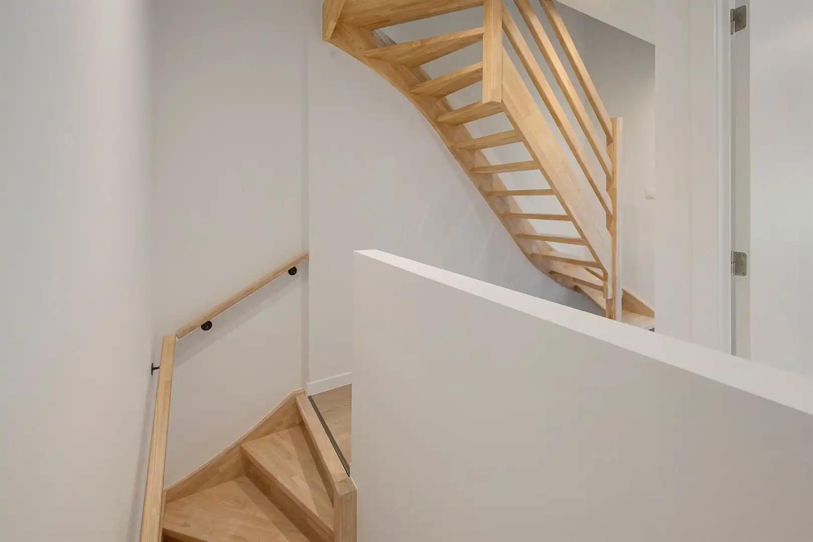 Volledige gerenoveerde woning met 2 slaapkamers foto 11