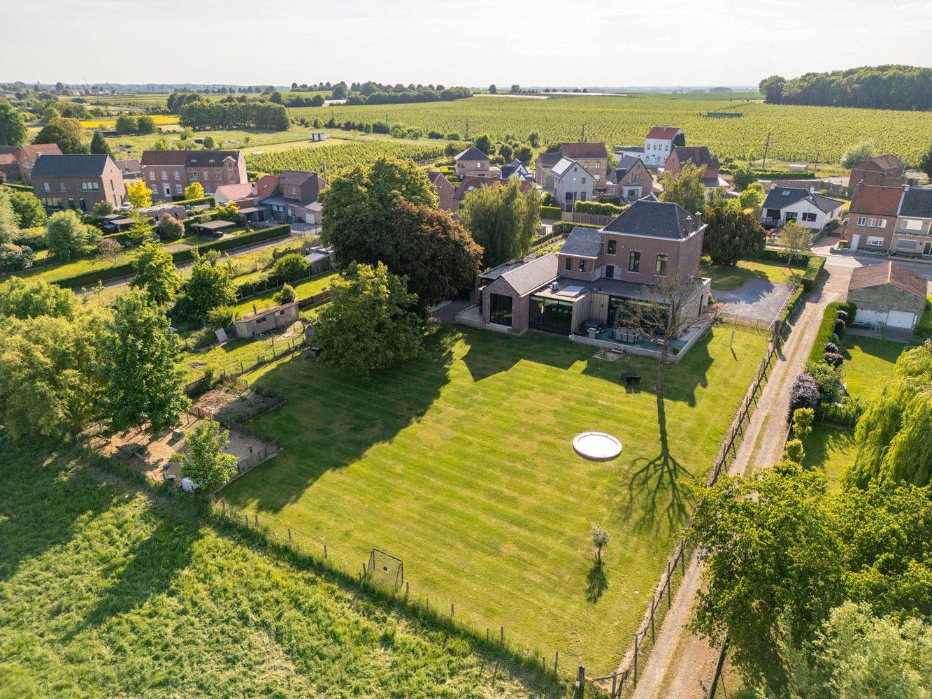 Karaktervol herenhuis met modern comfort in een groene, landelijke setting foto 38