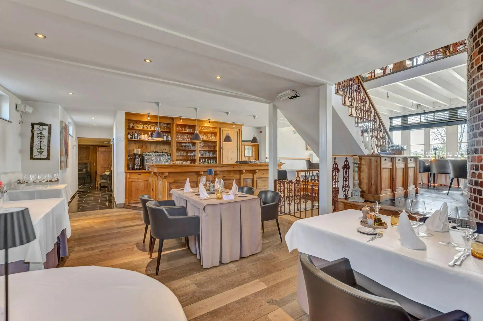 Exclusief en veelzijdig handelspand met woning te Gooik foto 7