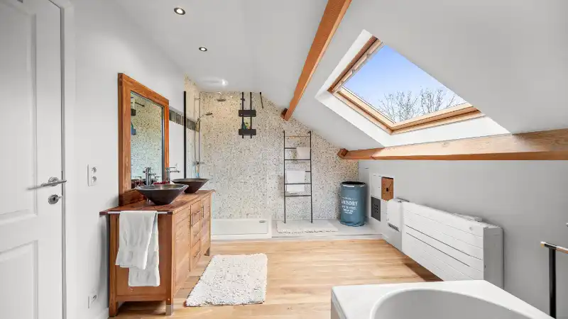 Ruime villa van 302m² op 36 are met zwembad en volledige onderkeldering foto 17