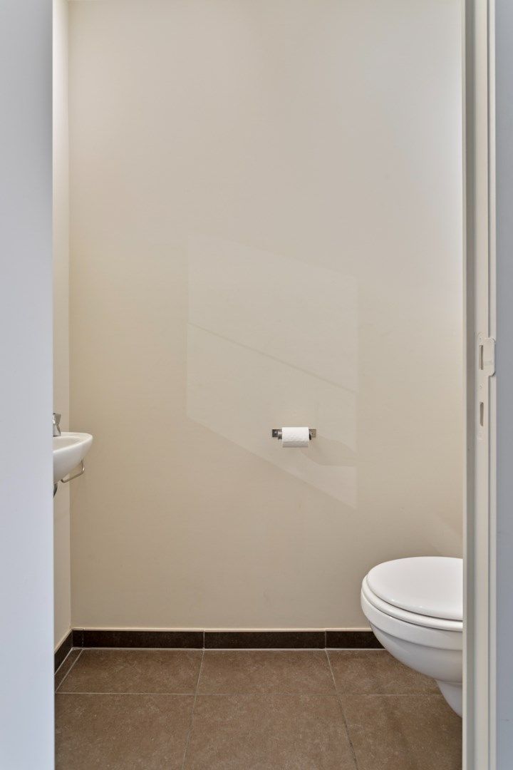Modern en instapklaar appartement met 2 slaapkamers in hartje Kortrijk foto 14