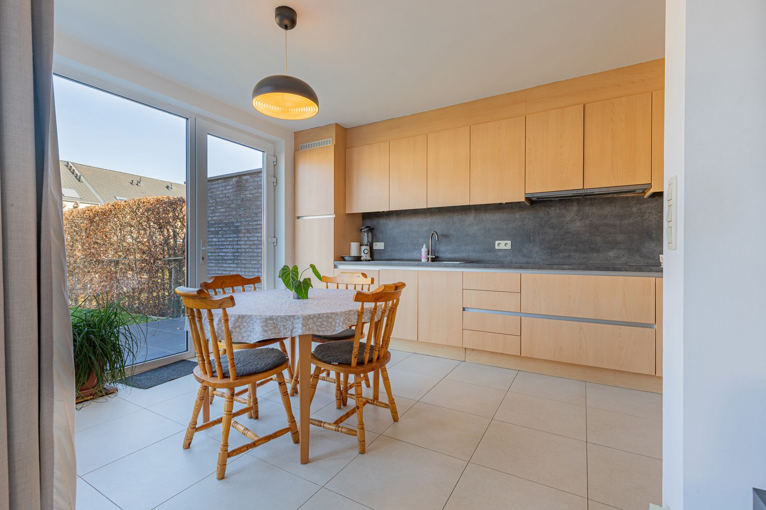 Recente driegevel woning in doodlopende straat! foto 5