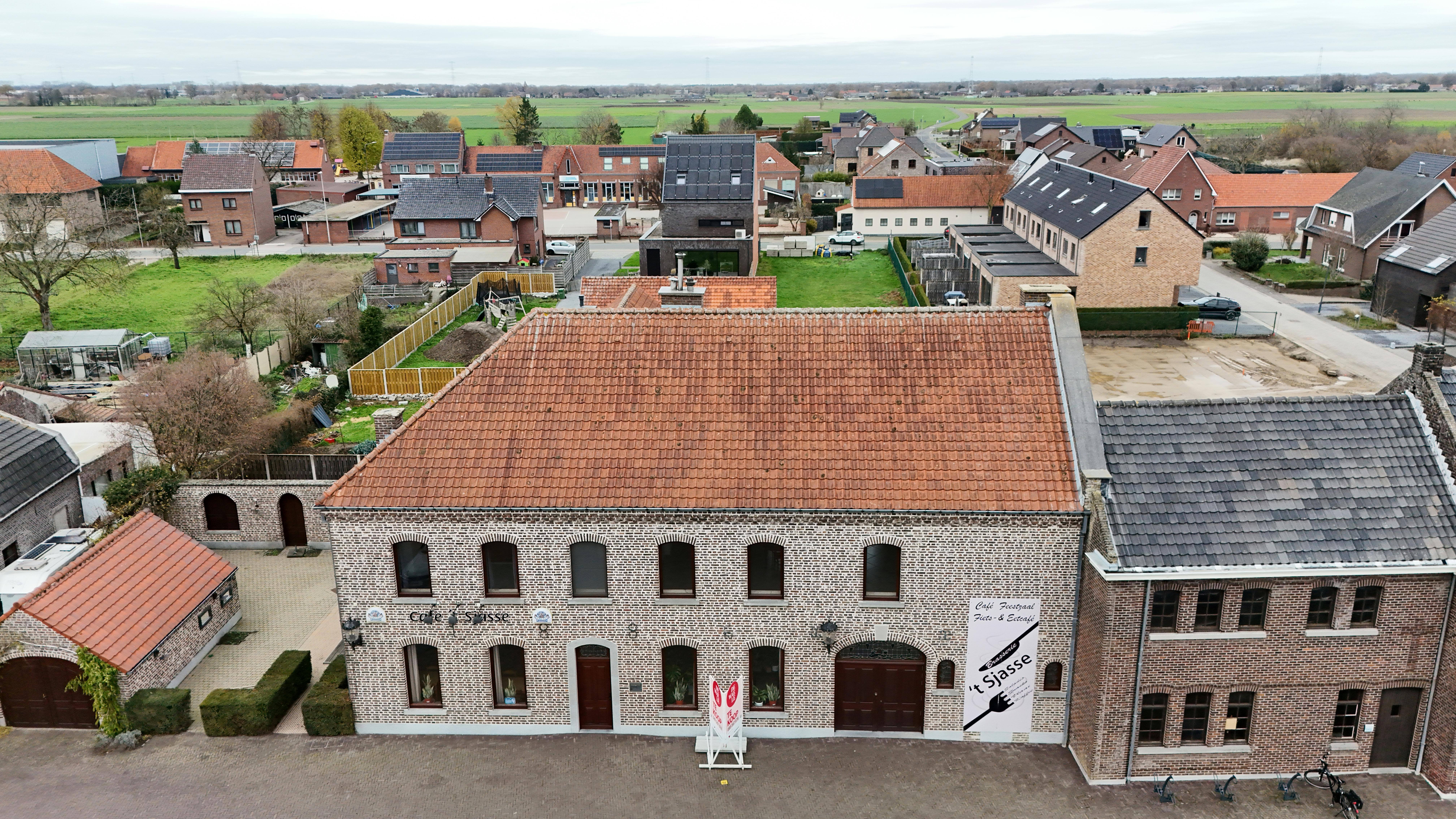 Handelshuis met café en feestzaal + bouwgrond te koop in Tongerlo  foto 40