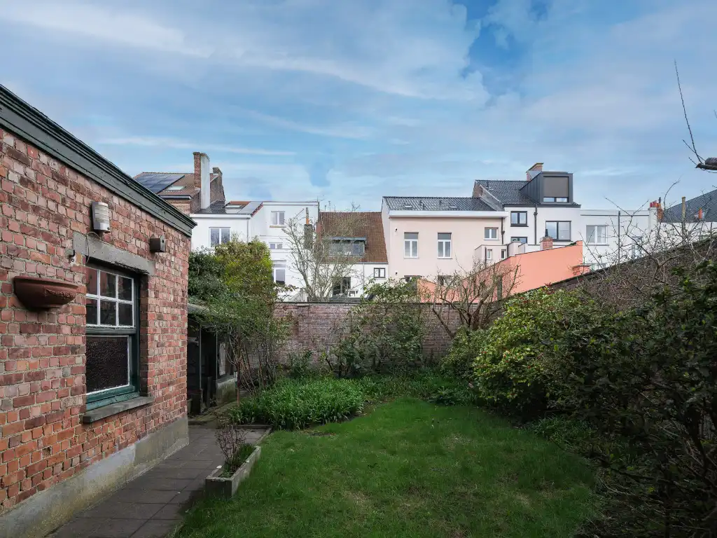 Architecturale herenwoning met drie bouwlagen en ruime tuin, opgetrokken in art deco en de Nieuwe Zakelijkheid. foto 9