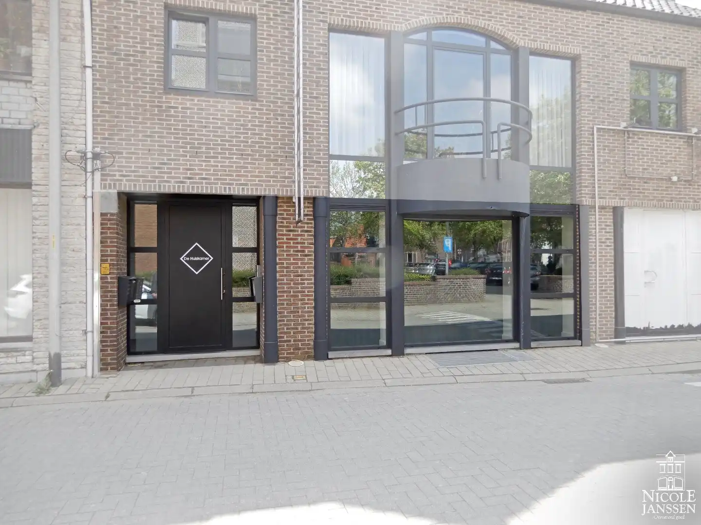 Mooi en instapklaar horecapand met parkeergelegenheid in de buurt foto {{pictureIndex}}