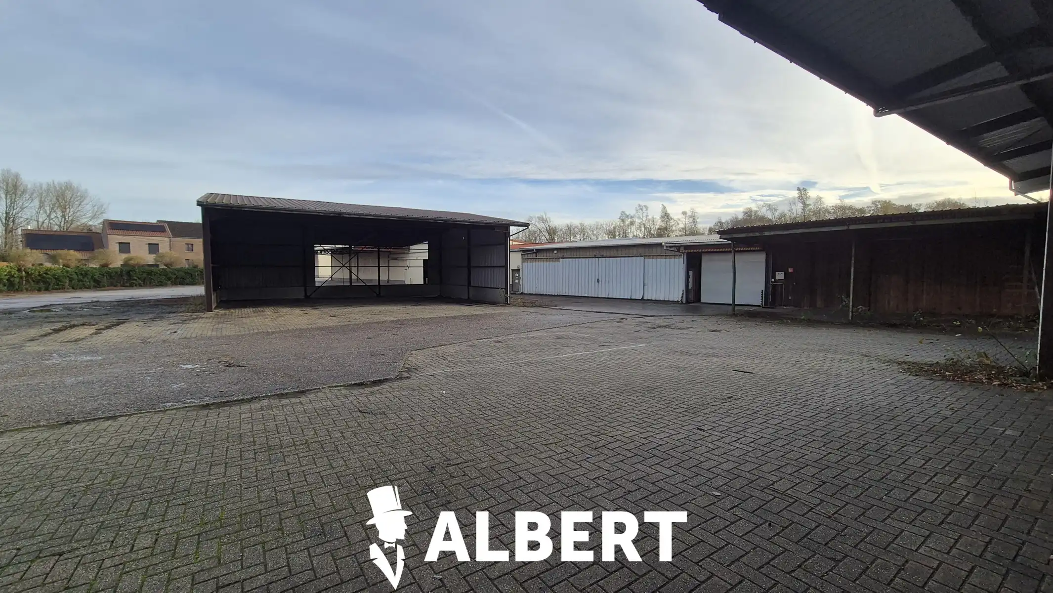 Unit 3 : gesloten loods met burelen foto 3