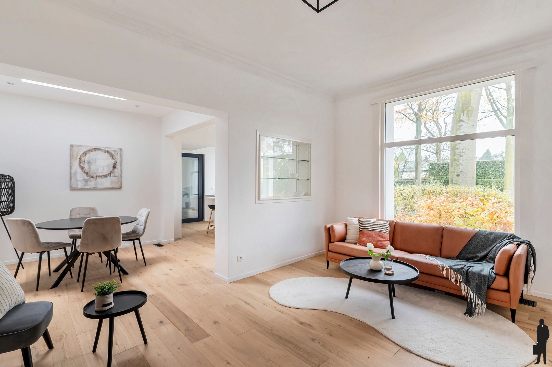 Gerenoveerde woning op ca. 520m2 met 3 slaapkamers en bureau foto {{pictureIndex}}