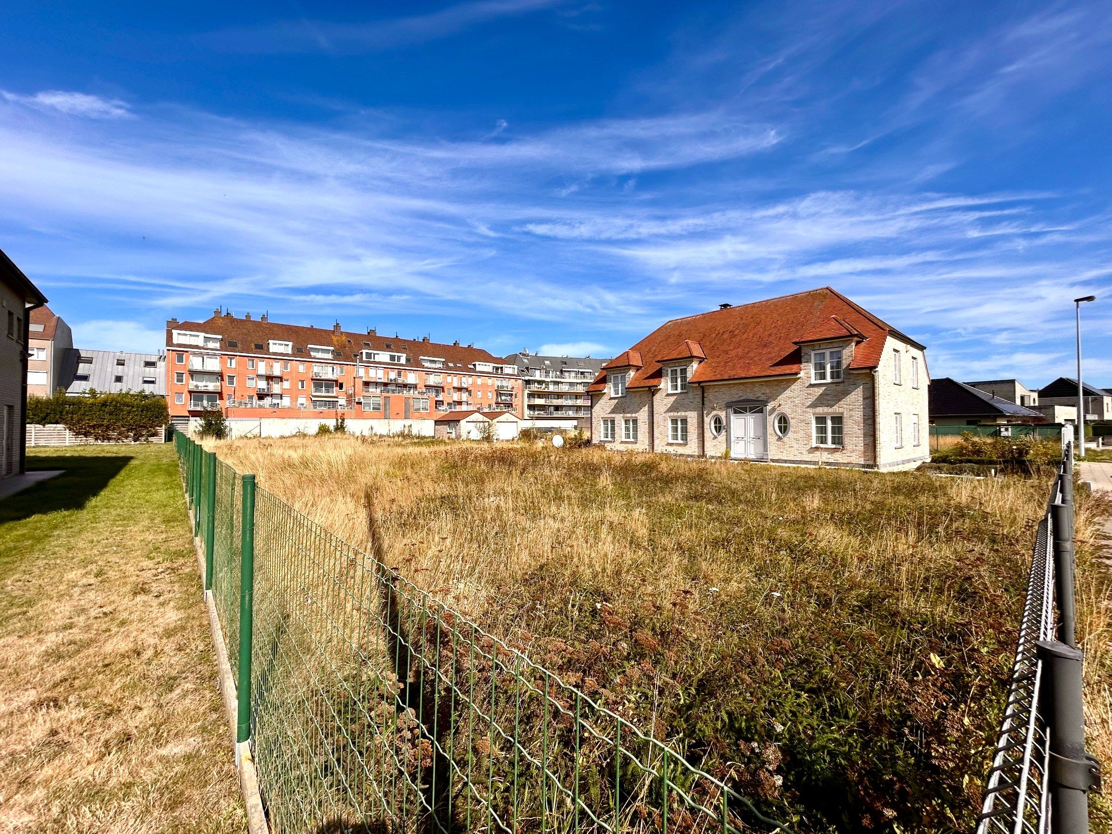 Perceel bouwgrond voor alleenstaande villa te Oostende foto {{pictureIndex}}