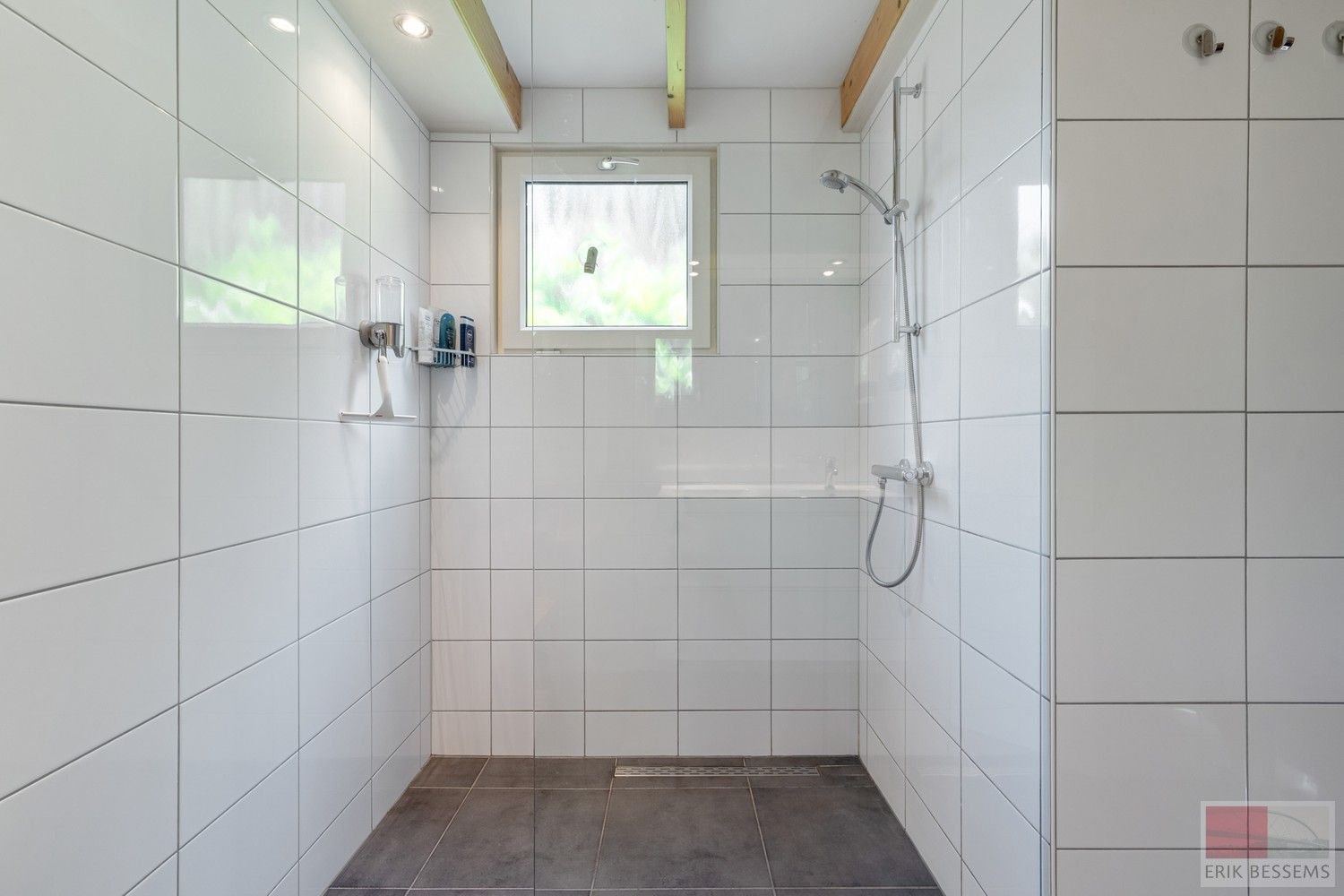 Gelijkvloerse vakantiewoning met een woonoppervlakte van 79 m², gelegen op een royaal perceel van 570 m². foto 6