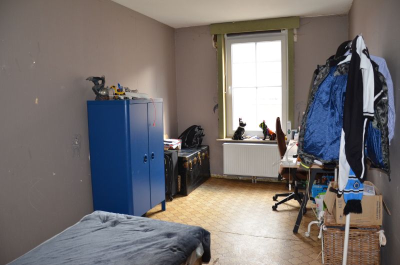 Te koop te Moorslede : Verder af te werken  gezinswoning met 3 slaapkamers, inpandige garage,  zonnige diepe  tuin mét uitweg en dubbele garage, zonnepanelen. foto 15