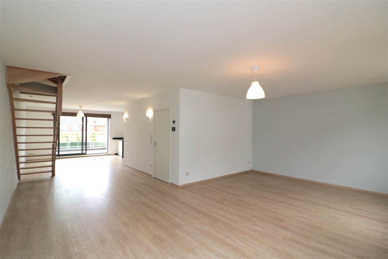 Triplex met groot zuidterras, garage, nabij E314 foto 8