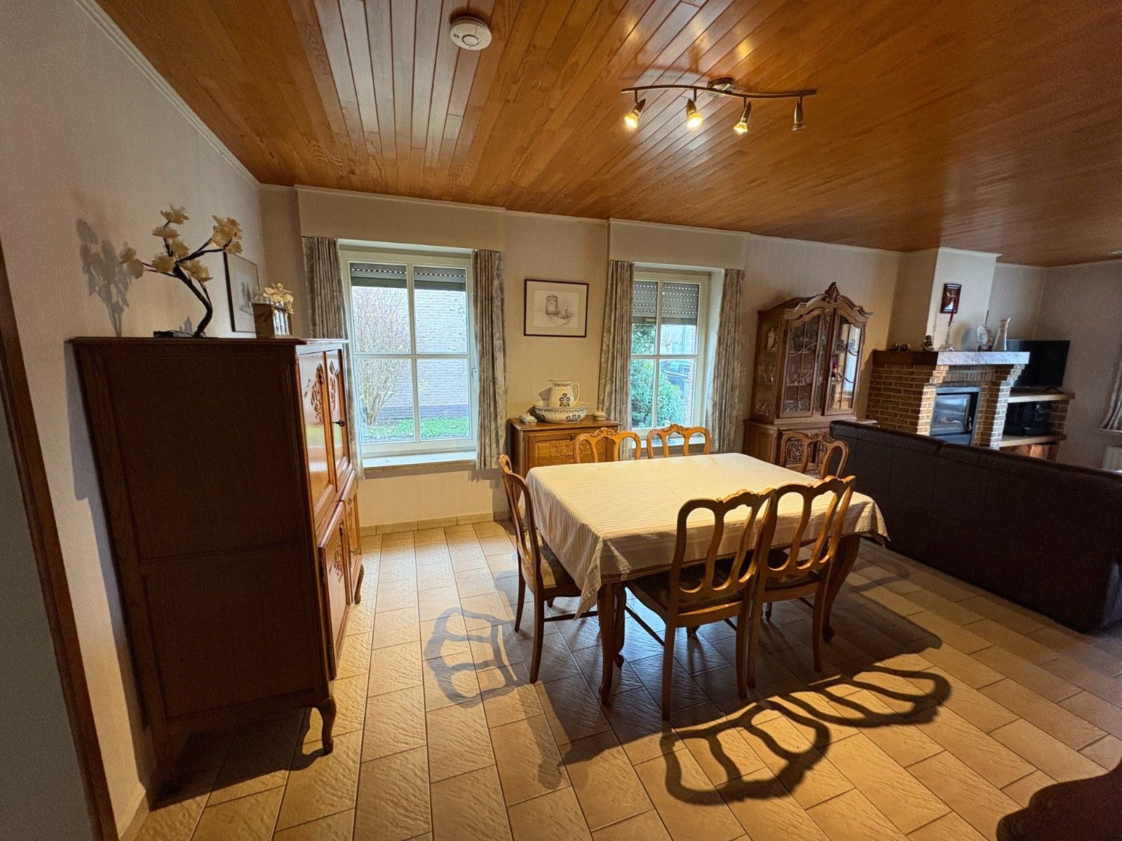 Halfopen bebouwing mét magazijn te koop! foto 9