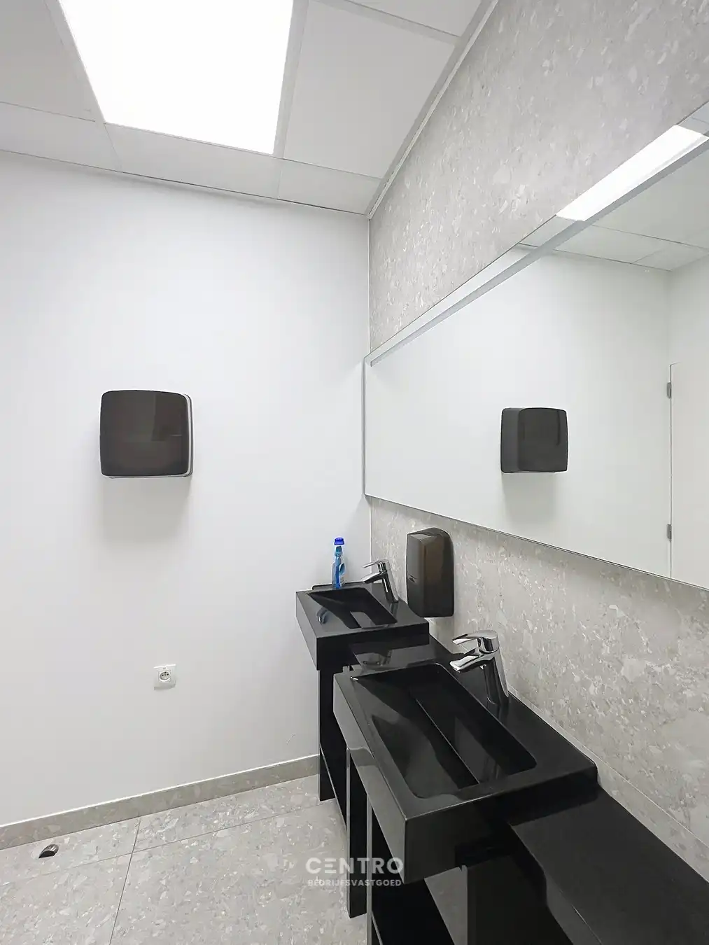Instapklaar horecapand (± 300 m²) met hyper-geïnstalleerde keuken op commerciële toplocatie op 100m van het strand Oostduinkerke-Bad ! foto 20