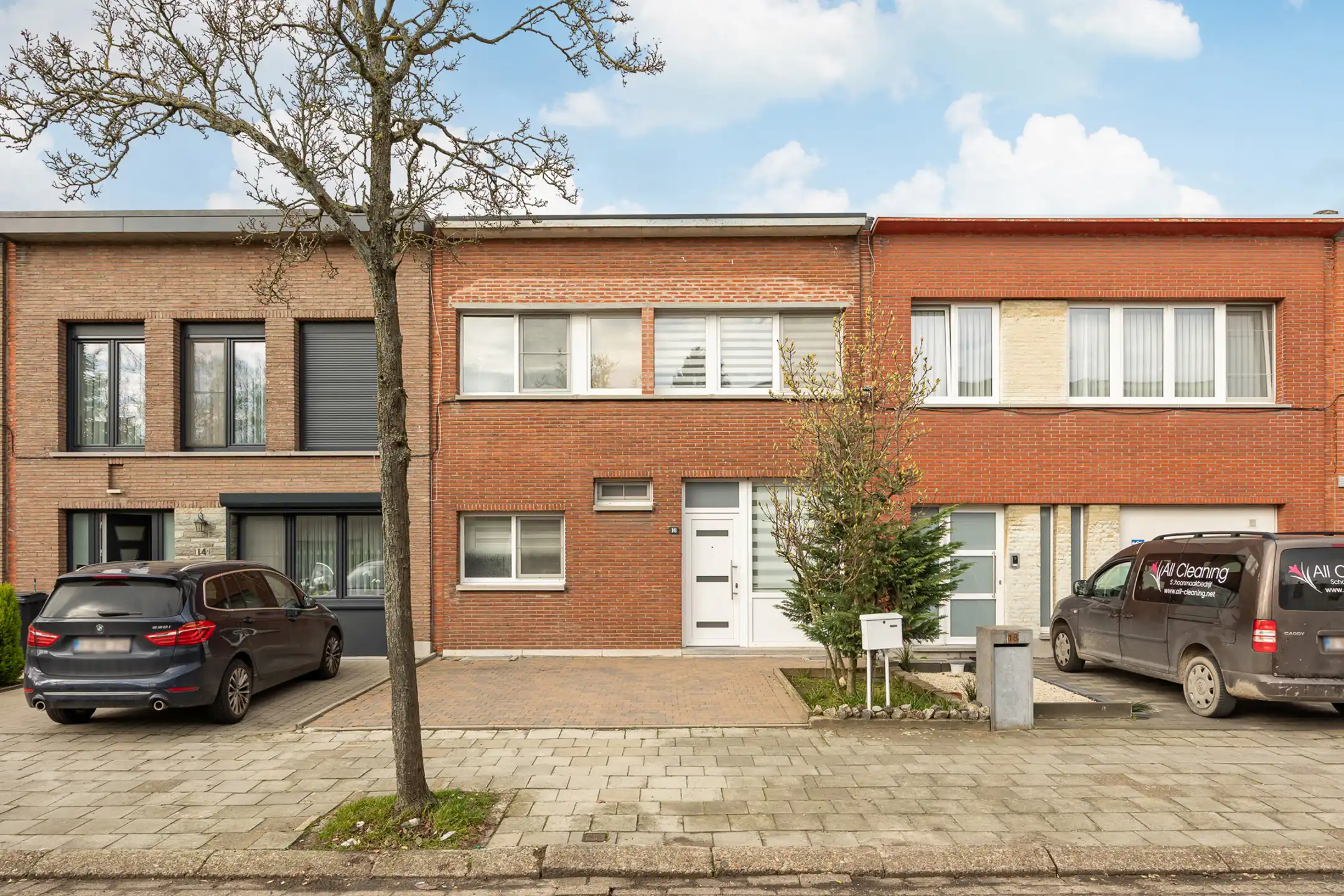 Instapklare gezinswoning met 3 slaapkamers foto {{pictureIndex}}