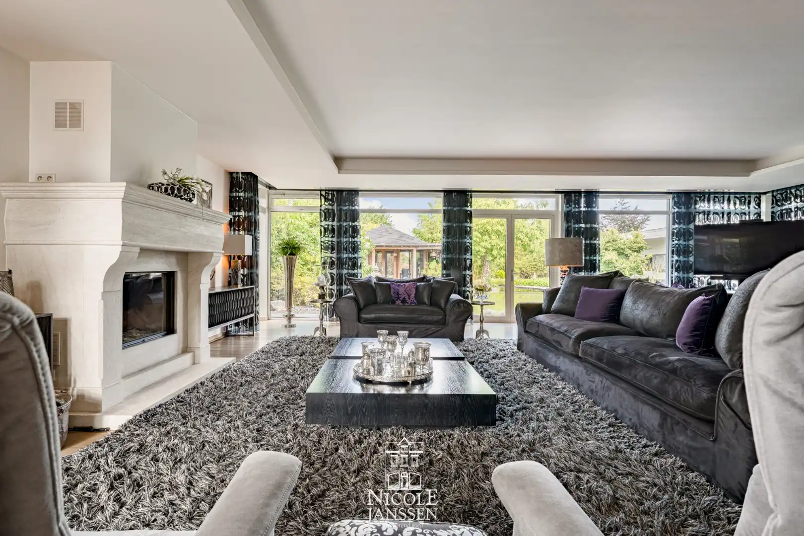 Riante woning met paardenstallen foto 5