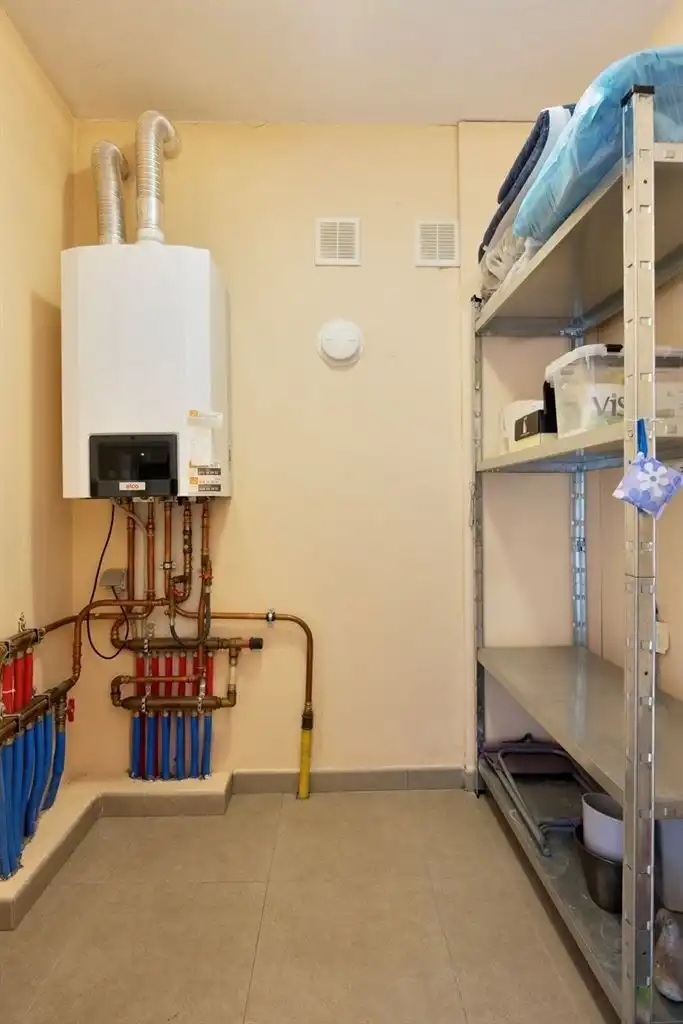Charmant  2-slaapkamer appartement met 2 terrasjes en afgesloten garagebox, gelegen nabij het centrum van Maaseik.  foto 15