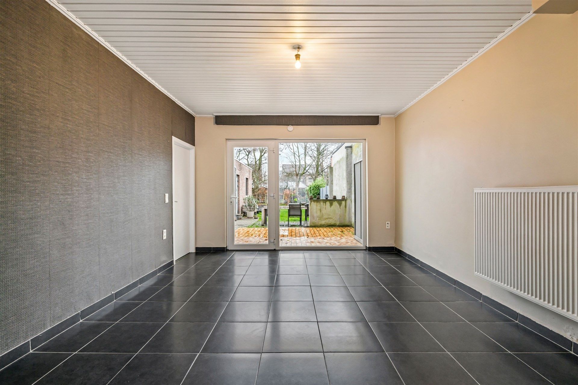 Solide gezinswoning met 2 slaapkamers, uitgestrekte tuin en garage foto 5