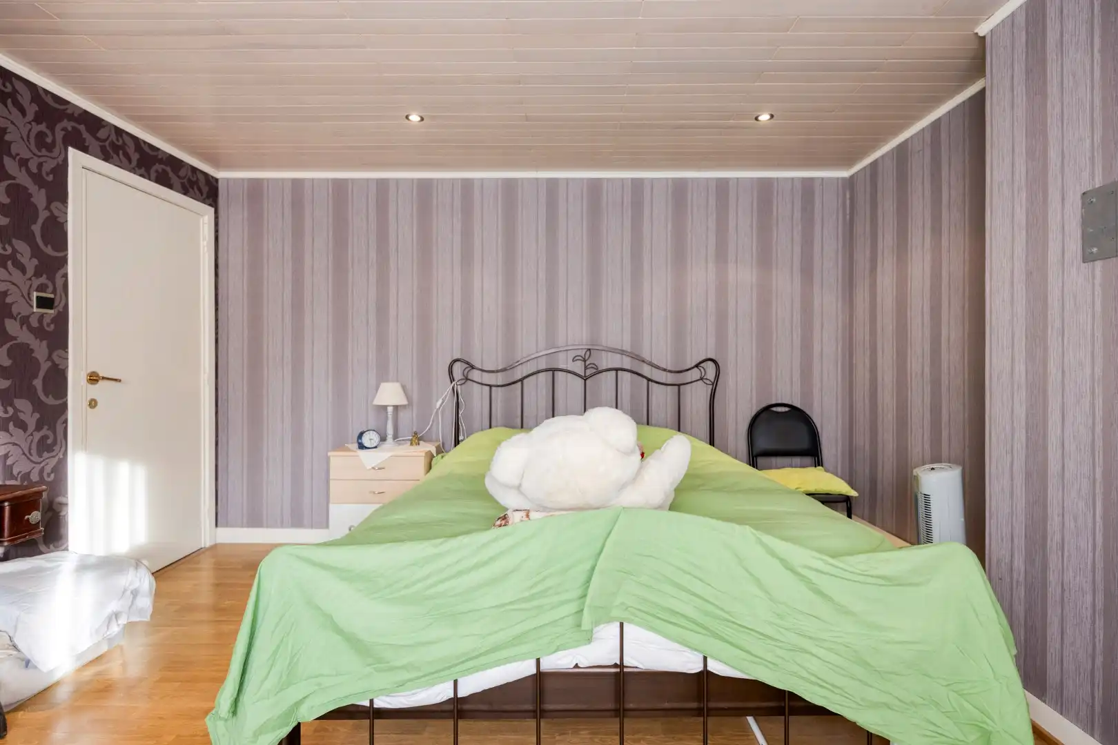 Ruim ingedeelde woning met o.a. 4 slpks op een rustig gelegen perceel van 1.069 m². foto 16