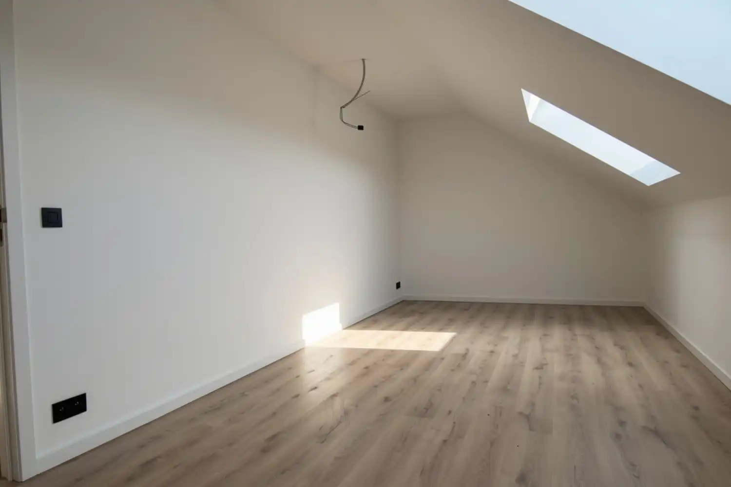 Ruime nieuwbouwwoning met 4 slaapkamers, garage en tuin nabij het centrum van Sint-Pieters-Leeuw foto 12