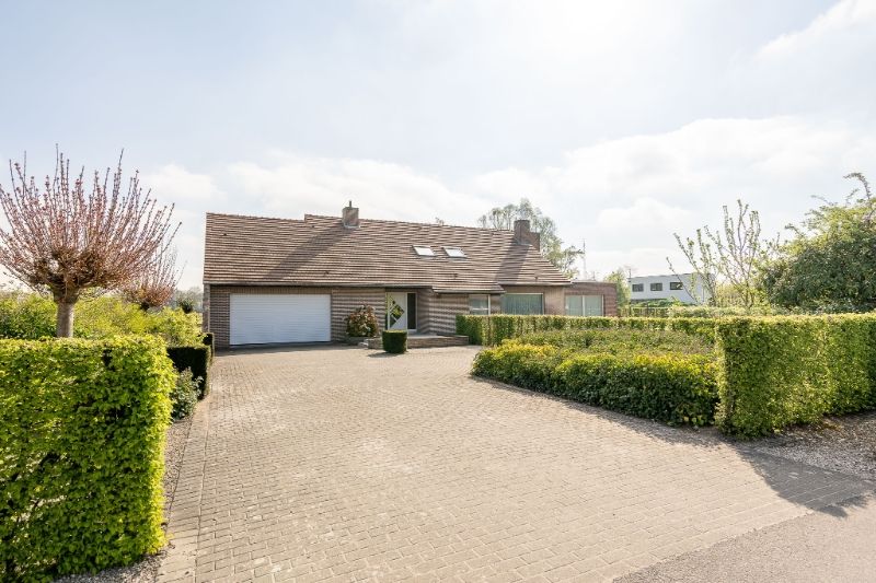 Ruime energiezuinige villa met aparte bureauruimte en uitbreidingsmogelijkheden op 2277m²! foto 3