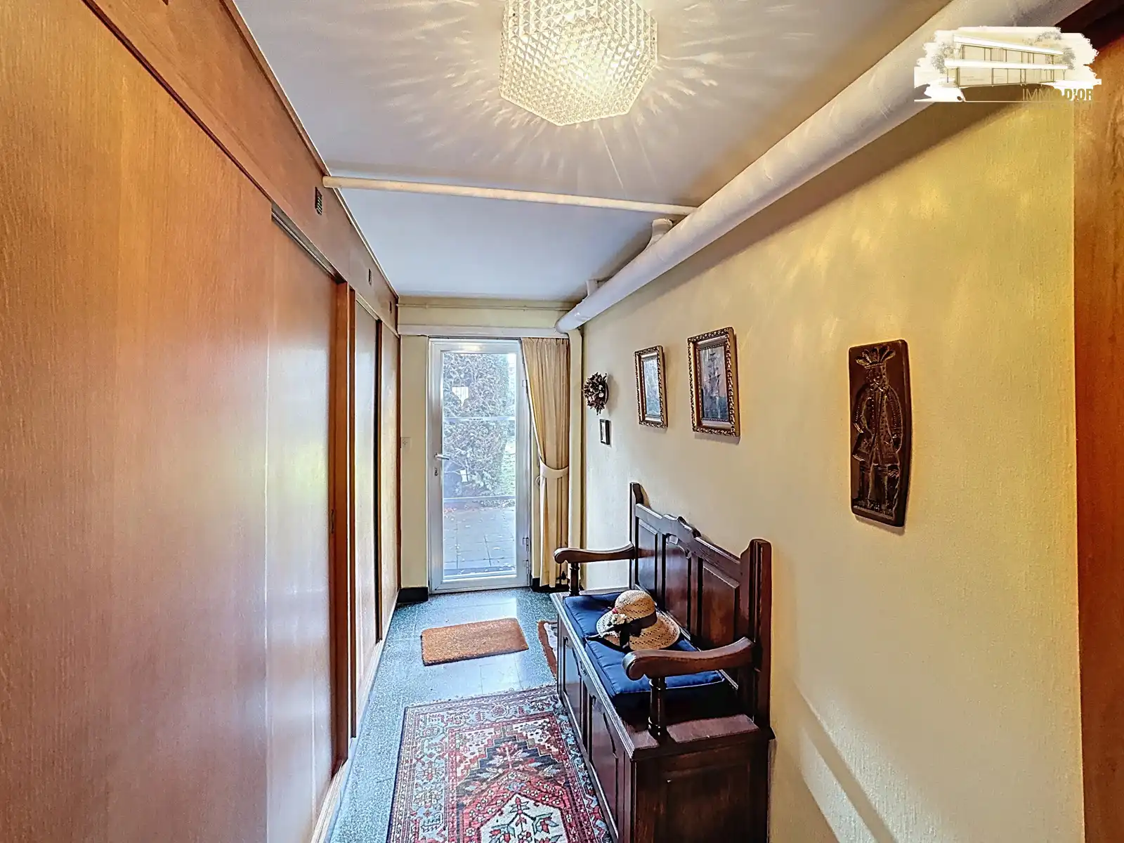 Bel-étage met ZW-tuin met ruime garage + oprit voor 2 auto's foto 20